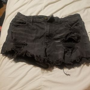 💞 Black ripped shorts